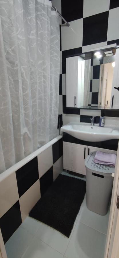 One Room With A Shared Bathroom Chisinau Exterior photo