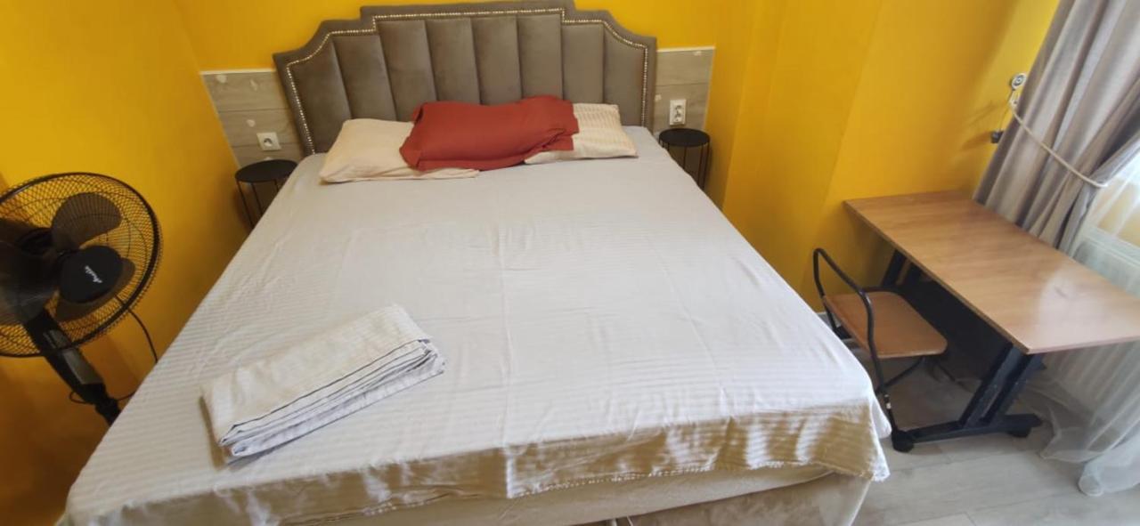 One Room With A Shared Bathroom Chisinau Exterior photo